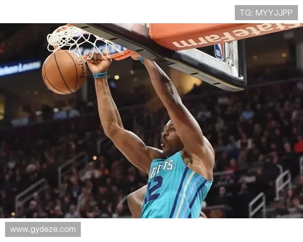 卢卡与里夫斯双双砍下30分华兹状态回暖再现昔日风采